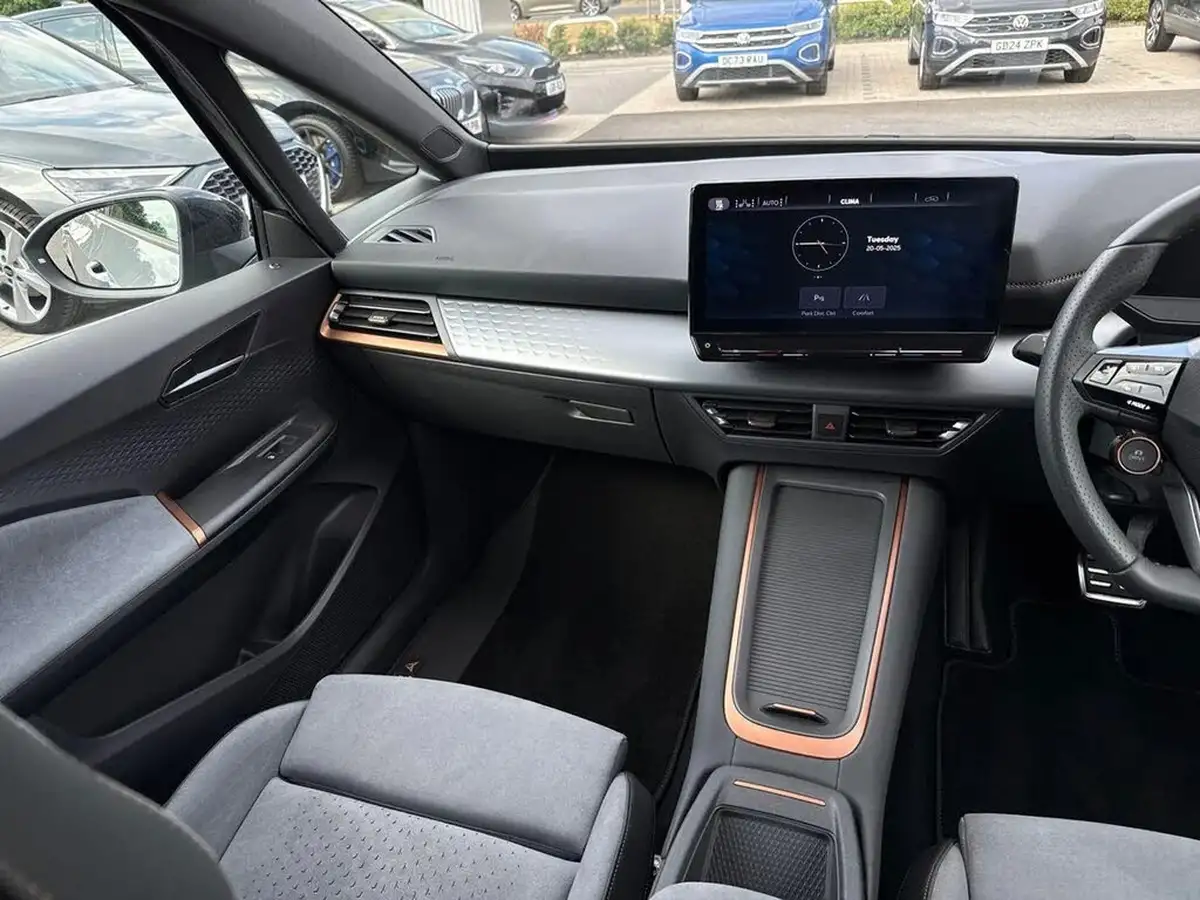 2024-cupra-born-e-v3-230ps-77kwh-e-boost-big-13