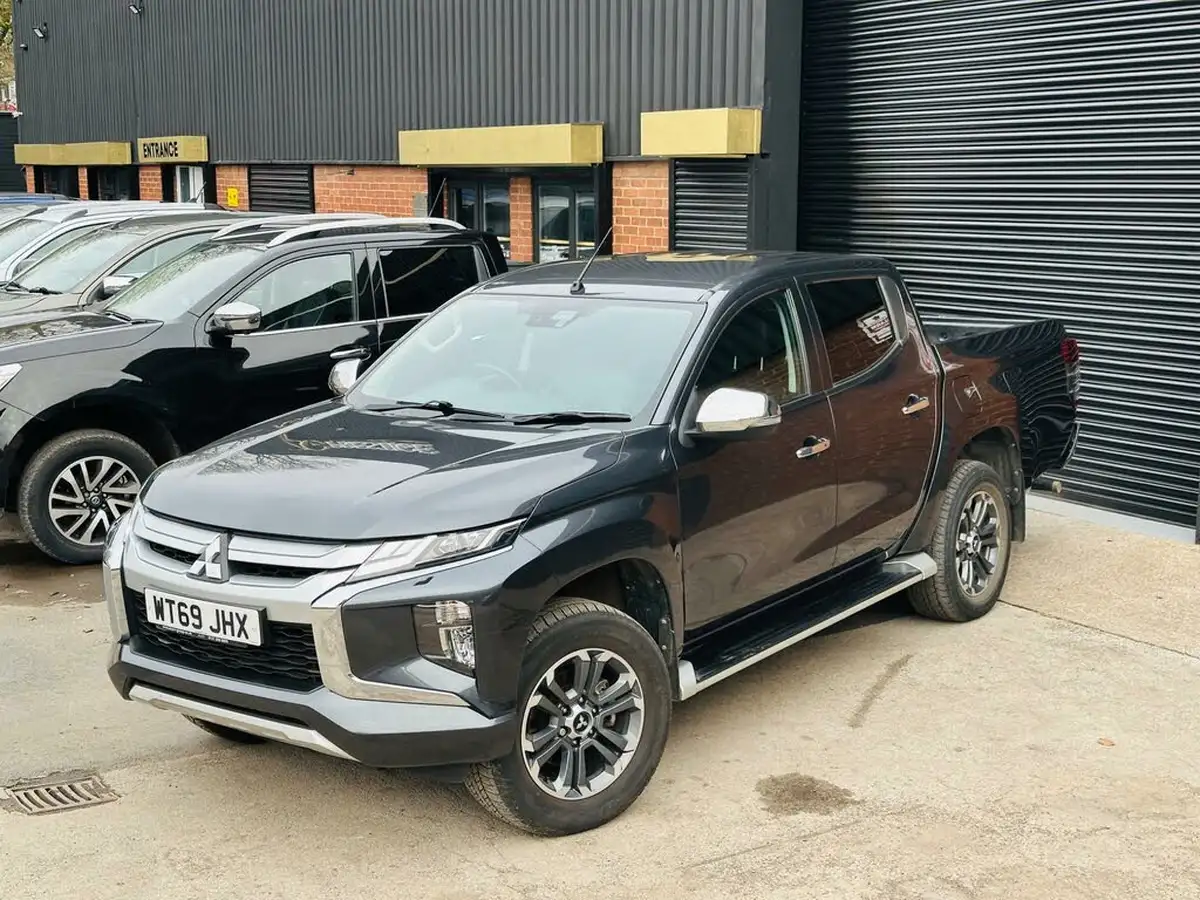 2020-mitsubishi-l200-22di-d-barbarian-auto-big-22