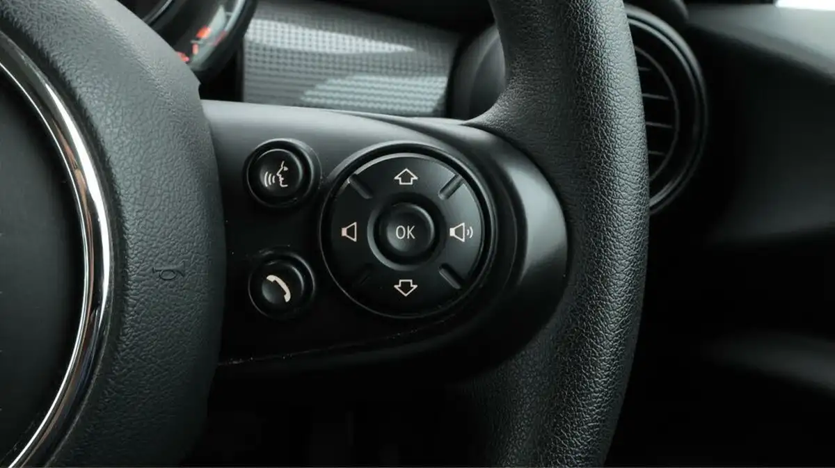 2020-mini-cooper-15-cooper-classic-hatchback-3d-auto-big-24