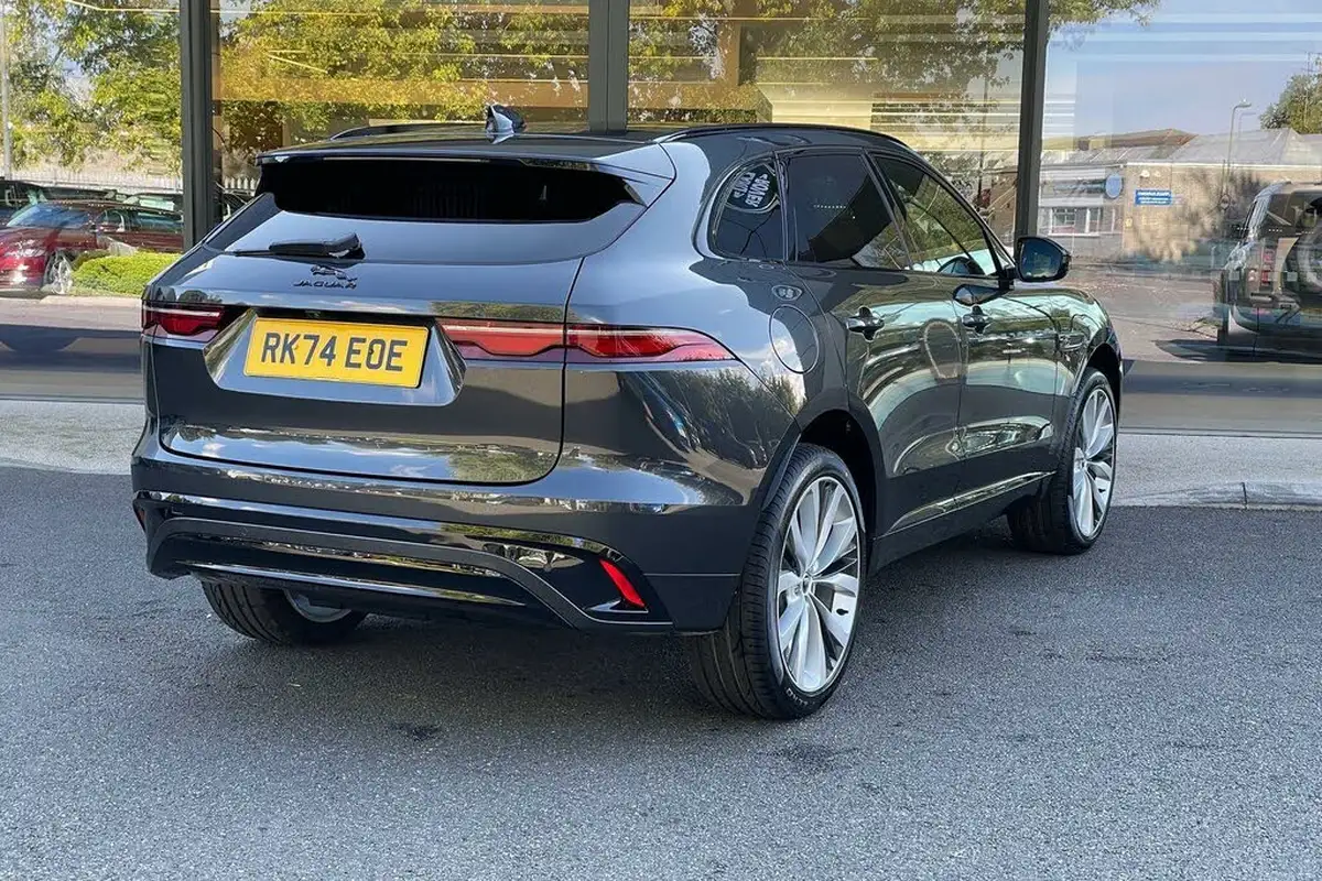 2024-jaguar-f-pace-20-d200-r-dynamic-hse-black-big-6