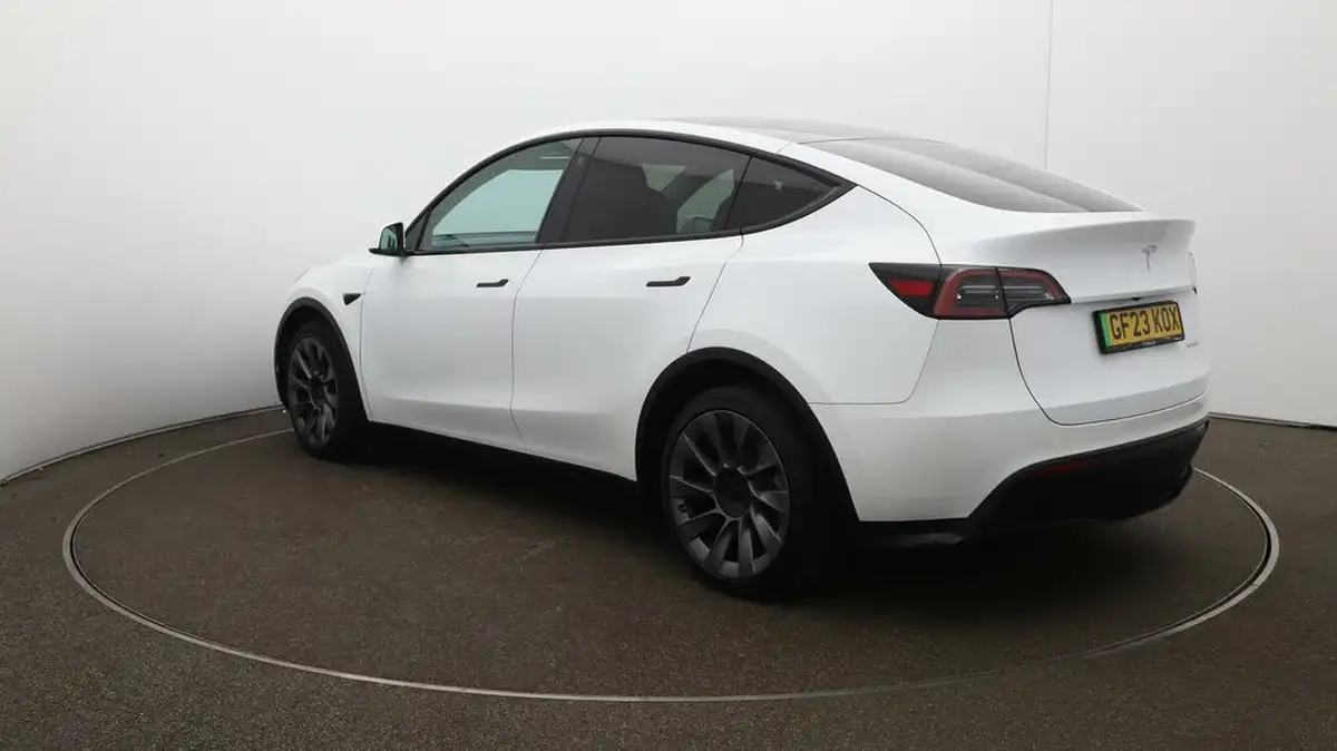 2023-tesla-model-y-e-long-range-big-60