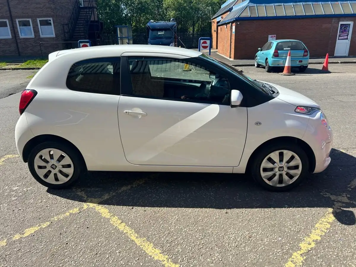 2015-citroen-c1-10-vti-feel-3d-big-0
