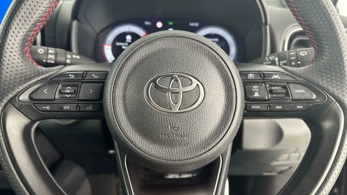 2024-toyota-yaris-15-vvt-i-gr-sport-128bhp-big-16