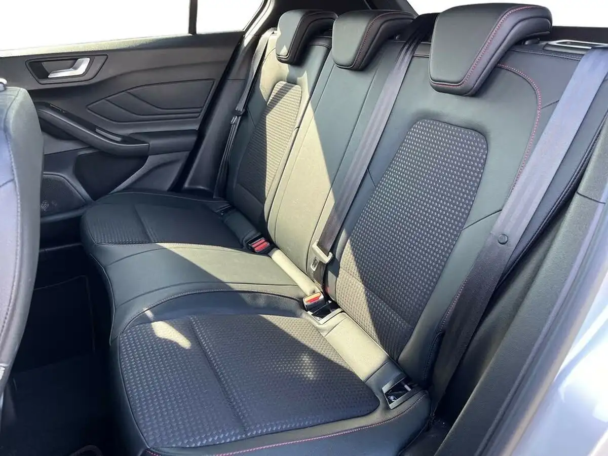 2020-ford-focus-15-st-line-x-hatchback-big-18