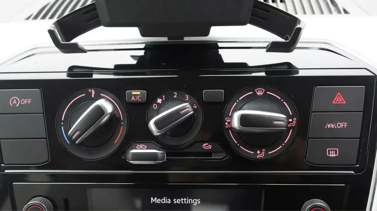 2022-volkswagen-up-10-up-beats-big-16