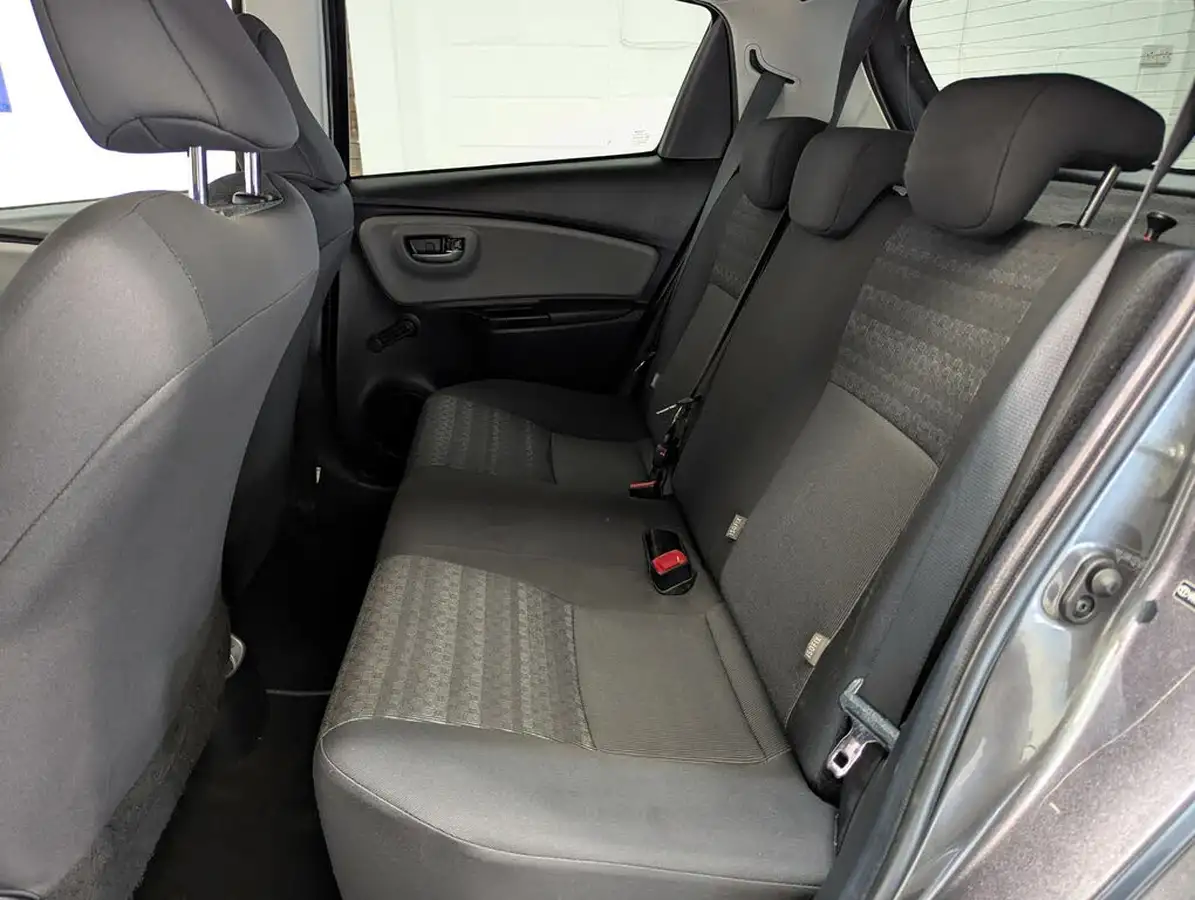 2016-toyota-yaris-133-icon-vvt-i-5d-big-7