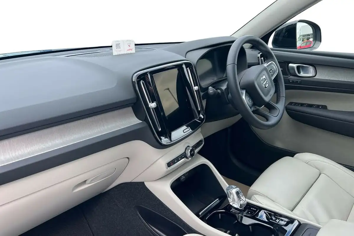 2023-volvo-xc40-20-b4-ultimate-big-1