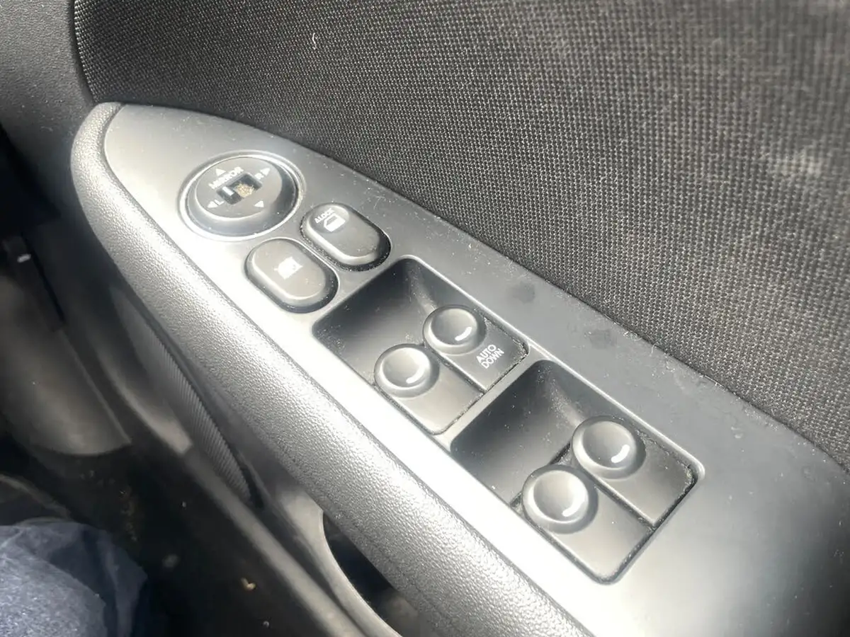 2009-hyundai-i30-comfort-big-17