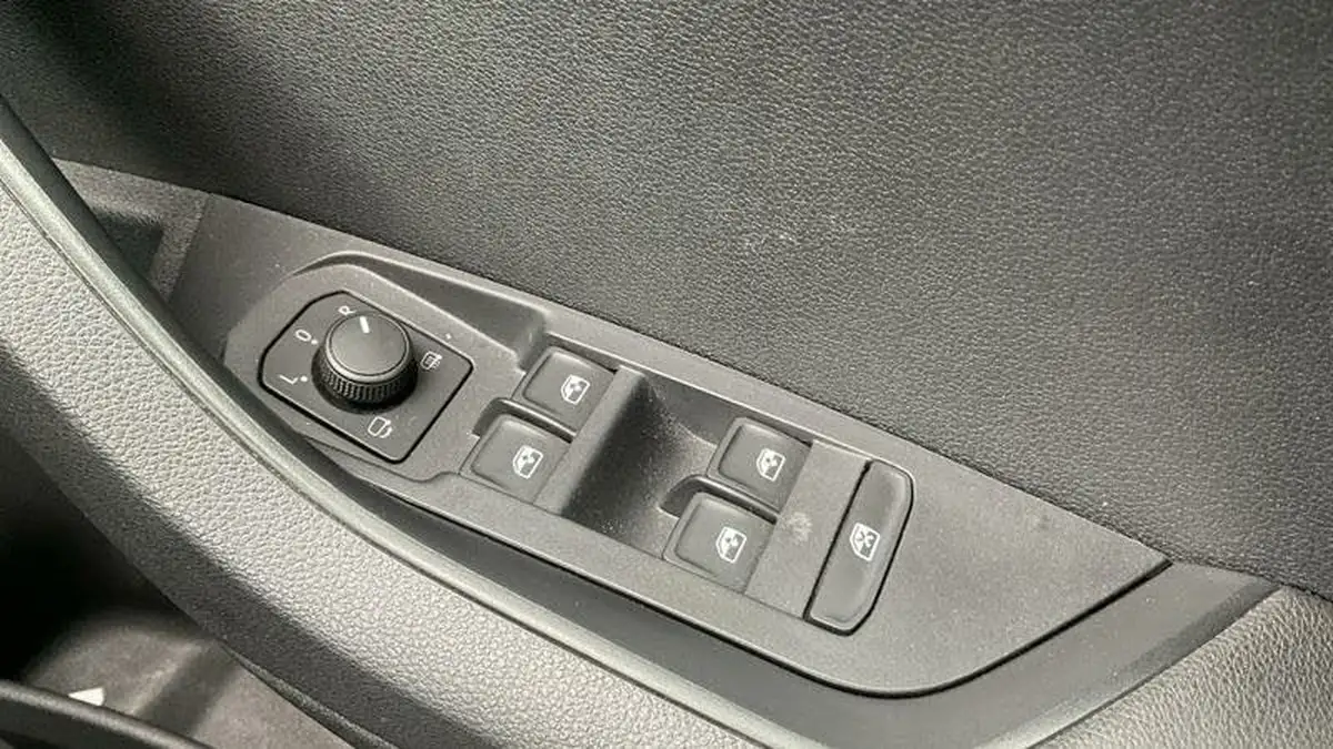 2023-skoda-karoq-10-tsi-se-l-big-31