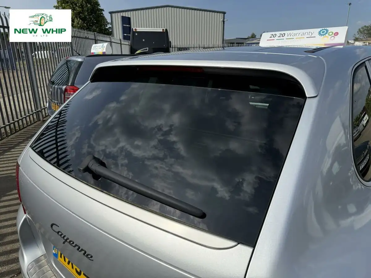 2004-porsche-cayenne-32-big-24