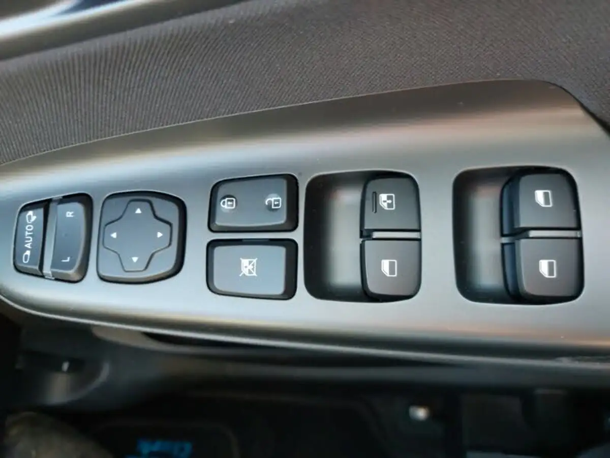 2022-hyundai-kona-16-gdi-premium-big-18