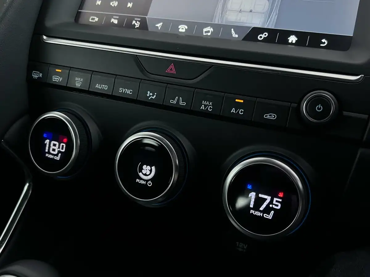 2018-jaguar-e-pace-20-i4-r-dynamic-se-249ps-big-43