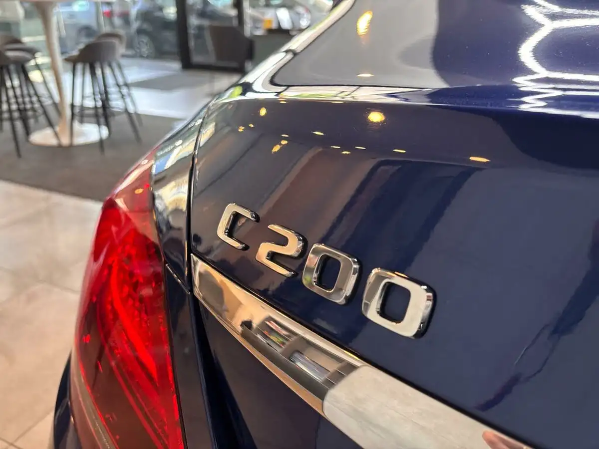 2018-mercedes-benz-c-class-15-c200-amg-line-ss-saloon-4d-big-9