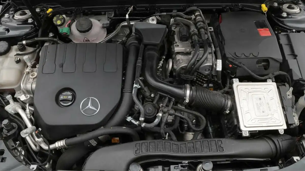 2021-mercedes-benz-a-class-13-a250e-amg-line-edition-hatchback-5d-big-30