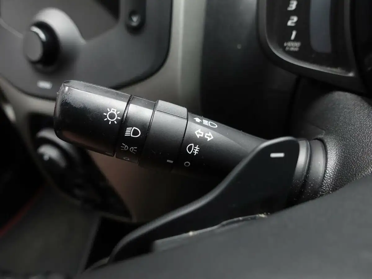 2015-toyota-aygo-10-vvt-i-x-play-5d-x-shift-big-28