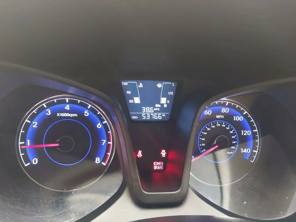 2014-hyundai-ix20-14-active-89bhp-big-14