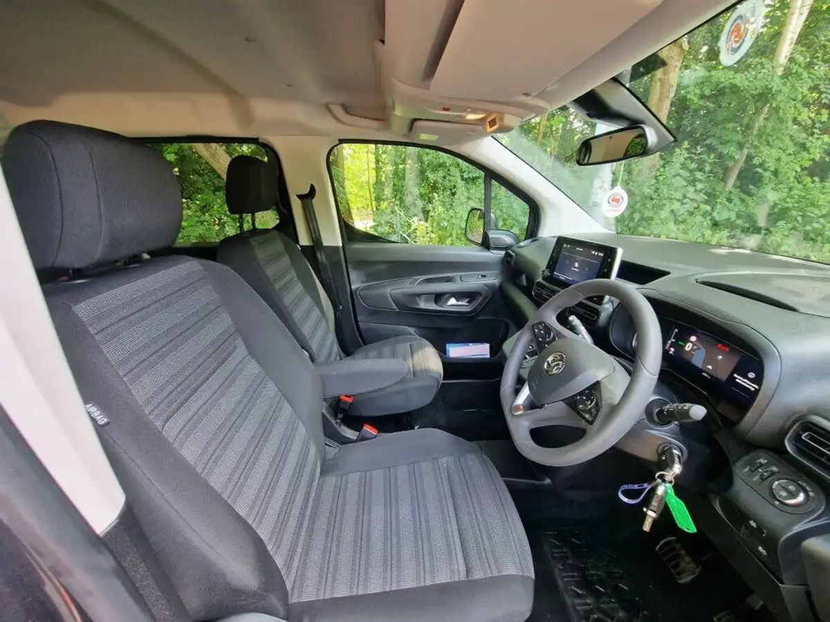2023-vauxhall-combo-life-e-design-xl-big-33