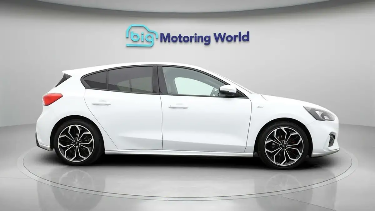 2019-ford-focus-10t-st-line-x-hatchback-big-7
