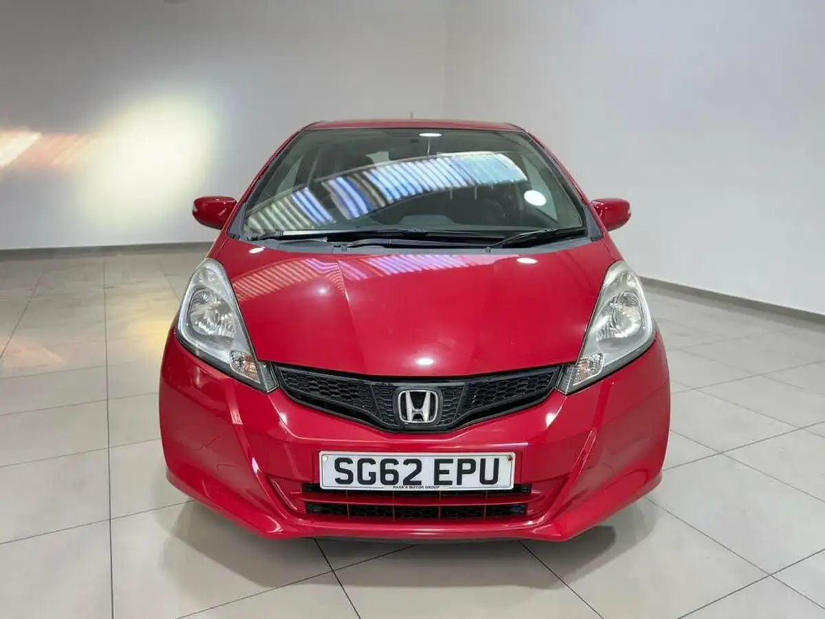 2012-honda-jazz-14-es-big-1