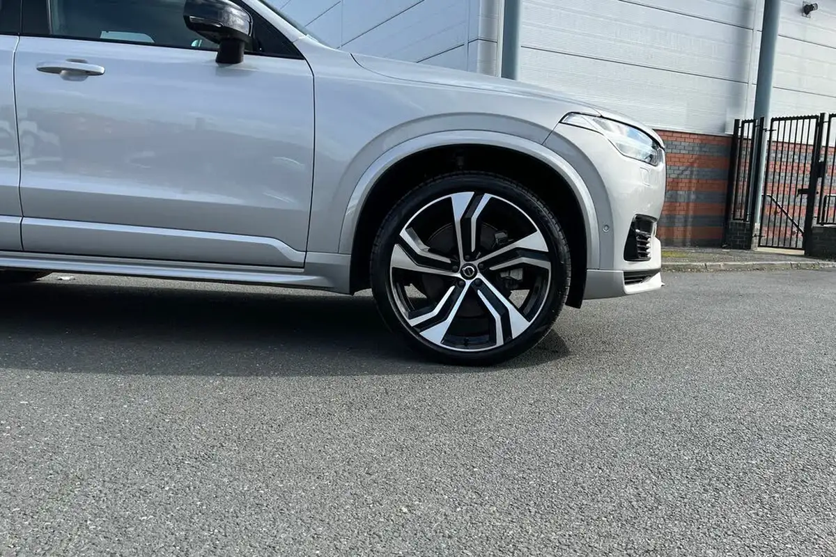2024-volvo-xc90-20-t8-ultimate-dark-big-4