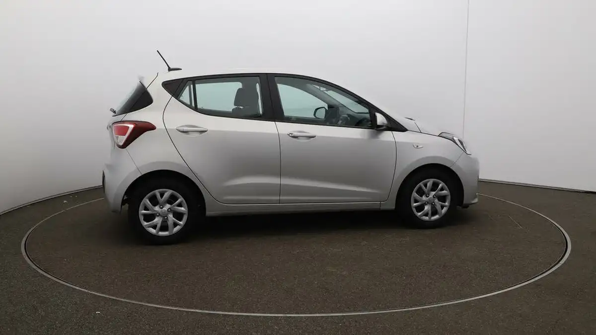 2017-hyundai-i10-12-se-big-8