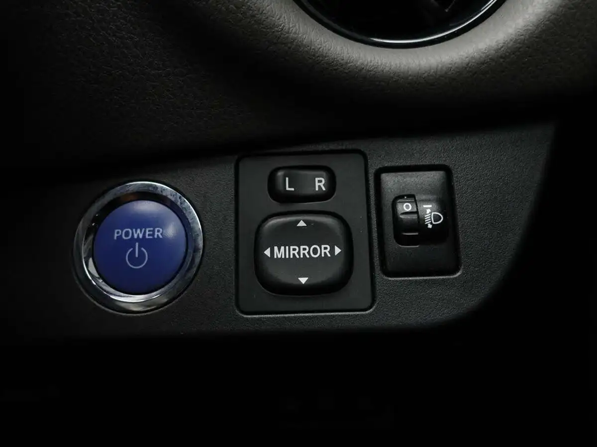 2019-toyota-yaris-15-vvt-i-icon-hybrid-big-32
