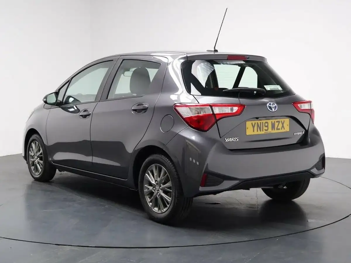 2019-toyota-yaris-15-vvt-i-icon-hybrid-big-8