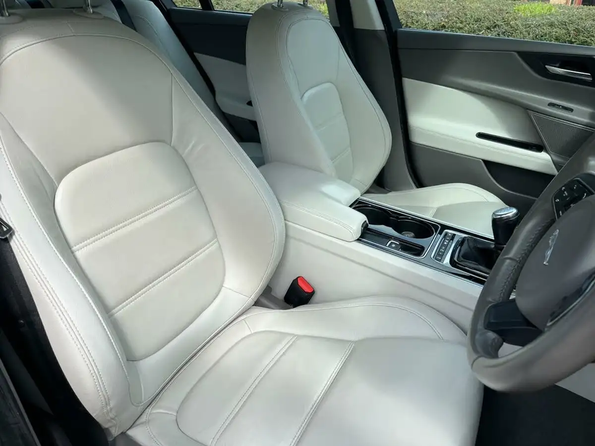 2016-jaguar-xe-20d-prestige-163ps-big-35