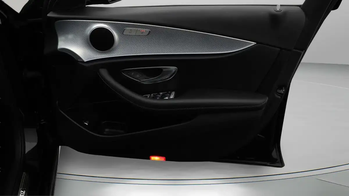 2019-mercedes-benz-e-class-20d-e220d-se-ss-saloon-4d-big-14