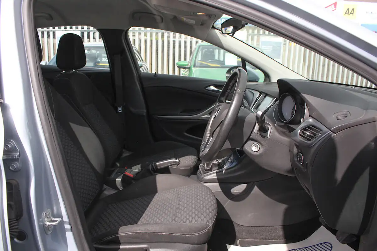 2017-vauxhall-astra-14i-16v-turbo-energy-big-14
