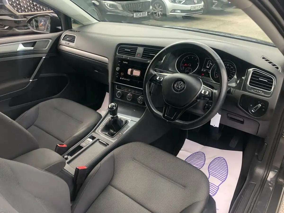 2018-volkswagen-golf-14-tsi-se-hatchback-3d-big-10