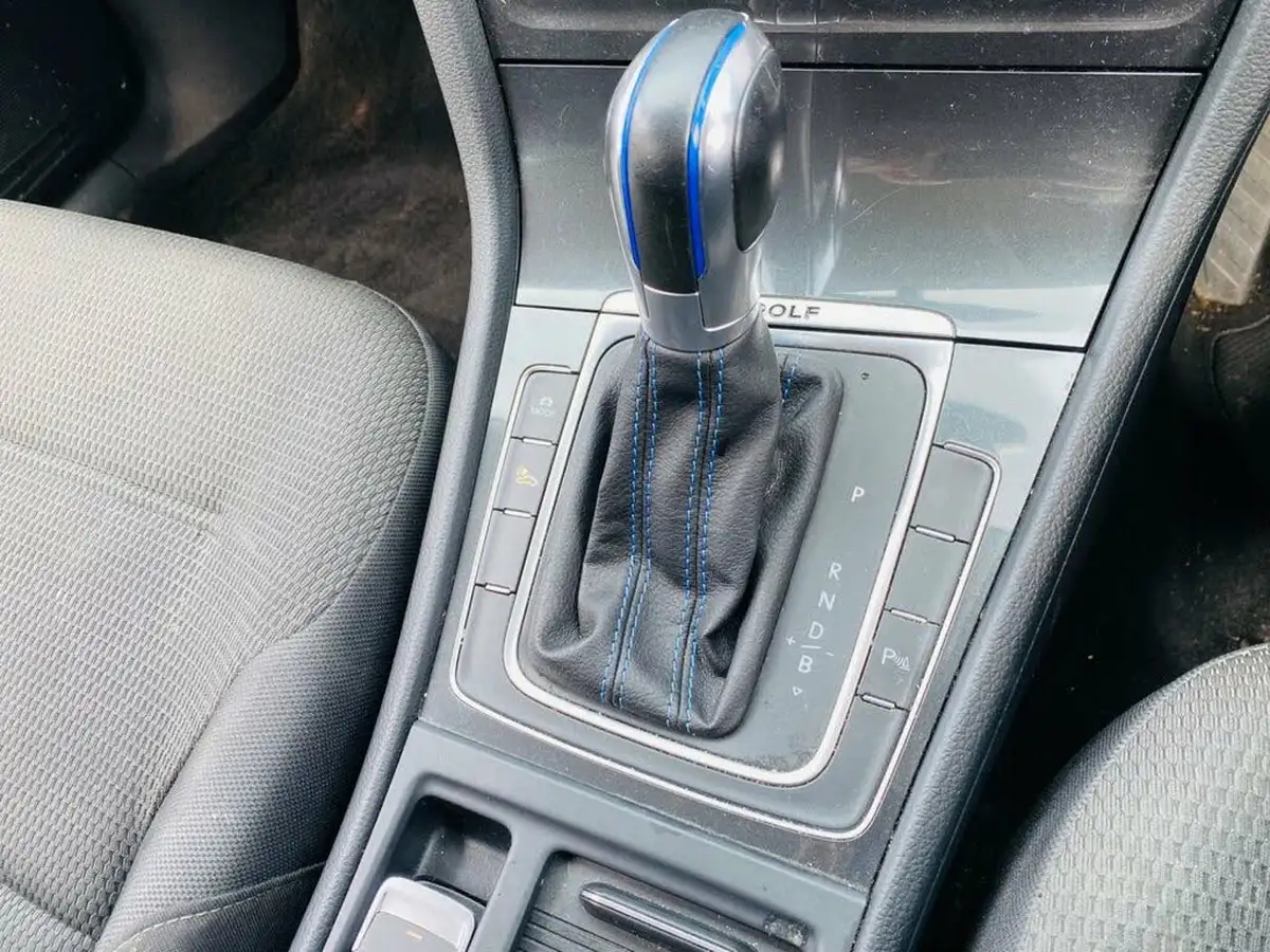 2019-volkswagen-golf-e-e-golf-big-26