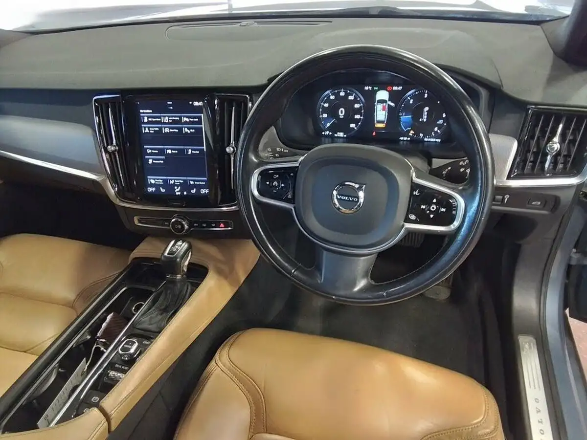 2017-volvo-v90-20td-d4-inscription-big-1