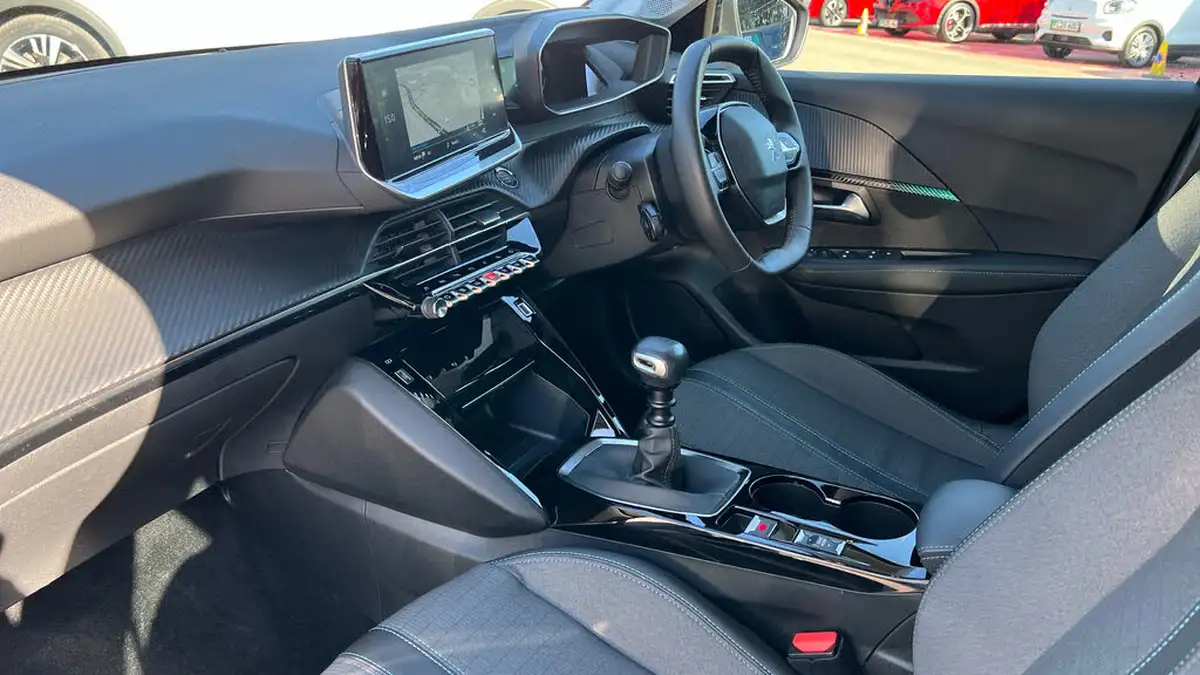 2022-peugeot-208-12-puretech-allure-premium-100ps-big-11