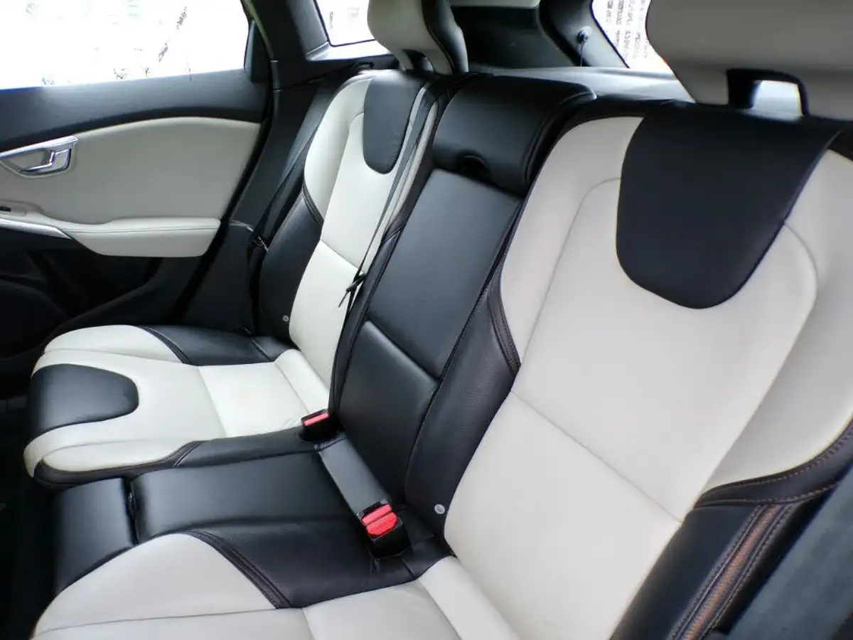 2014-volvo-v40-16td-d2-cross-country-lux-big-11