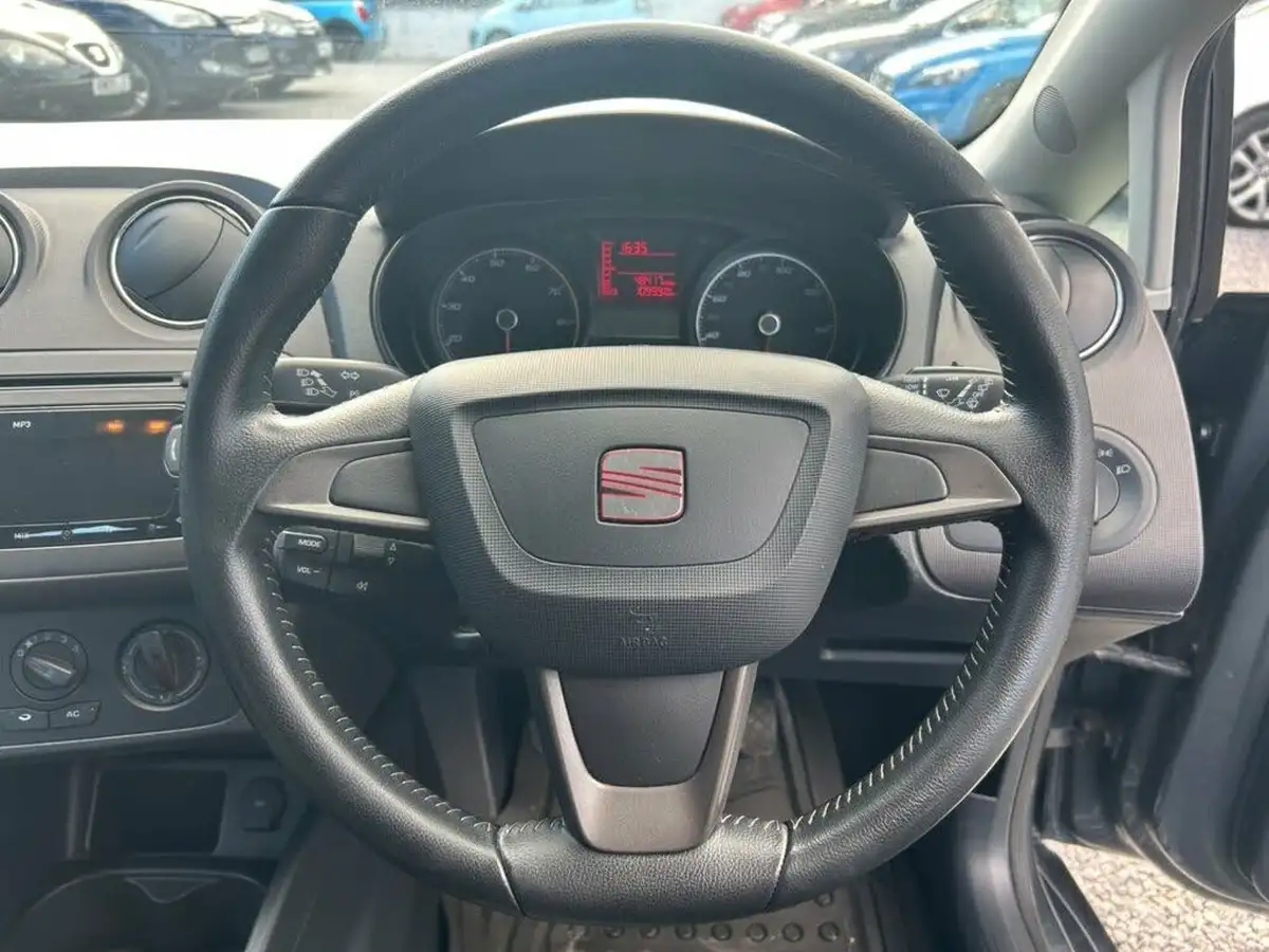 2013-seat-ibiza-14-se-sportcoupe-hatchback-3d-big-22