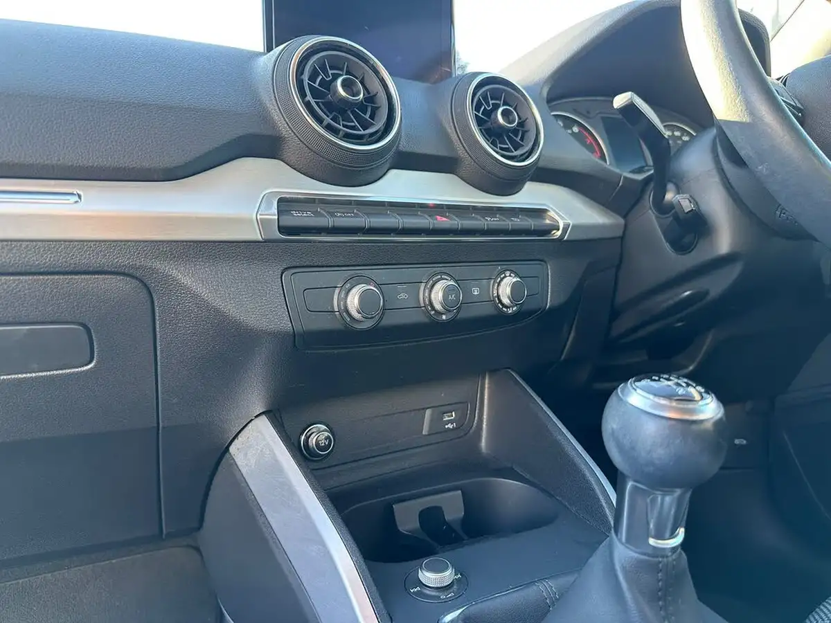 2020-audi-q2-10-30-tfsi-sport-116ps-big-29