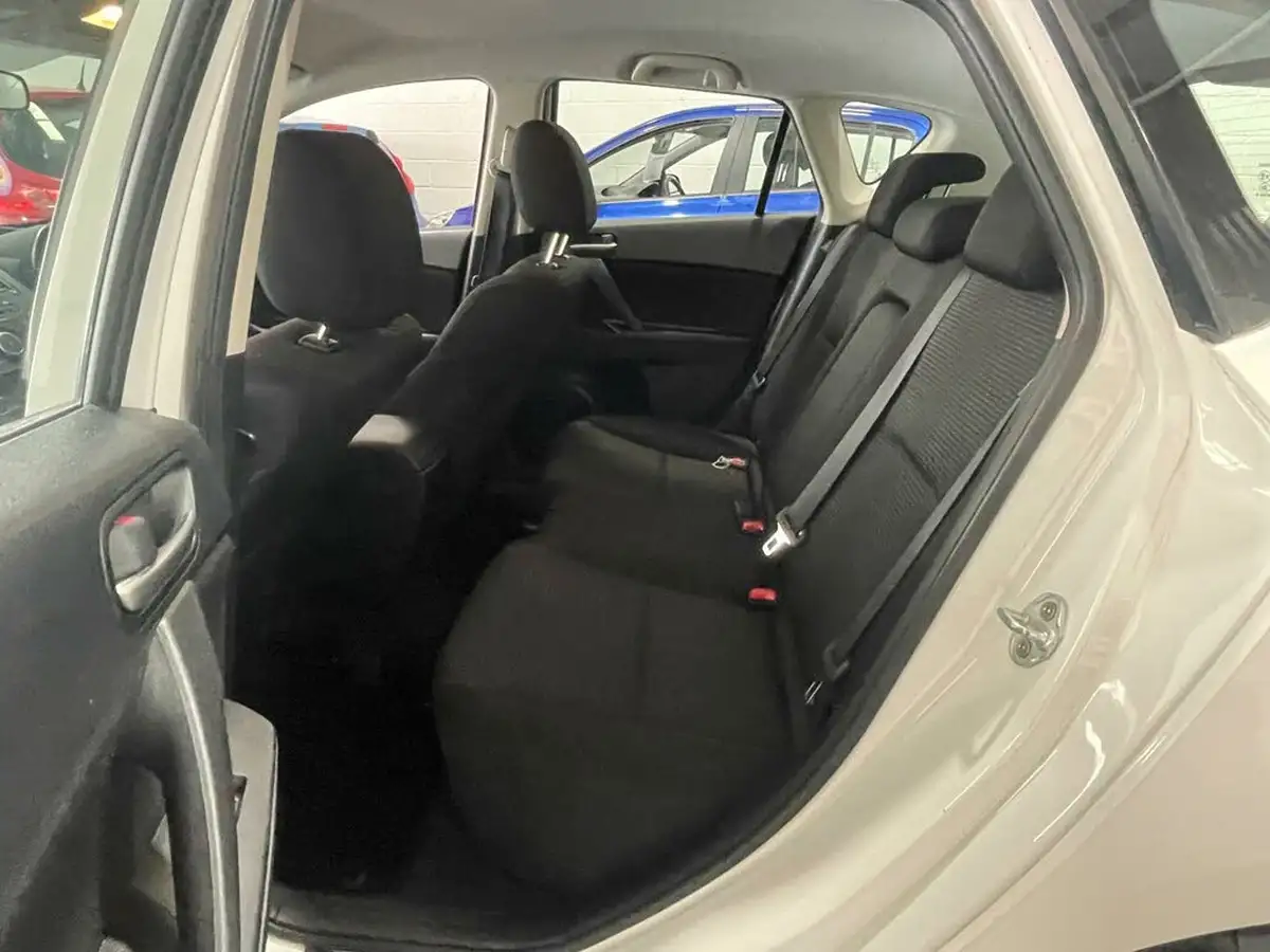 2012-mazda-mazda3-16-tamura-big-19