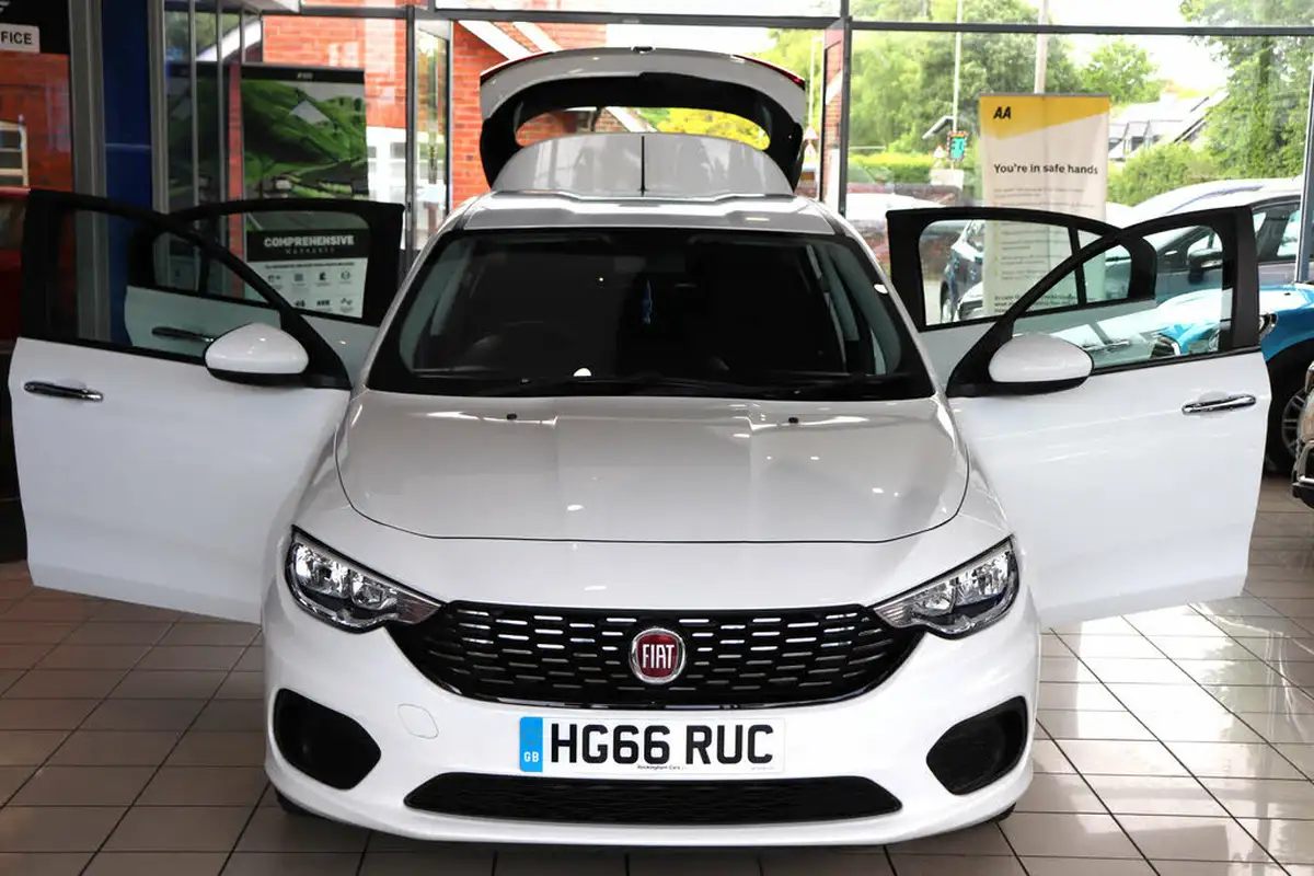 2016-fiat-tipo-14-easy-hatchback-big-12