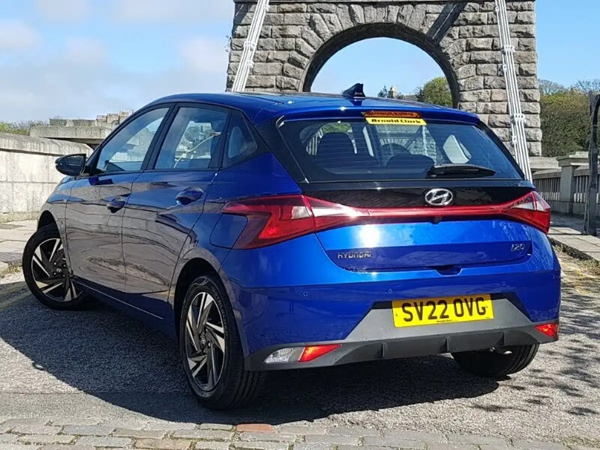 2022-hyundai-i20-10-t-gdi-se-connect-eclutch-imt-big-1