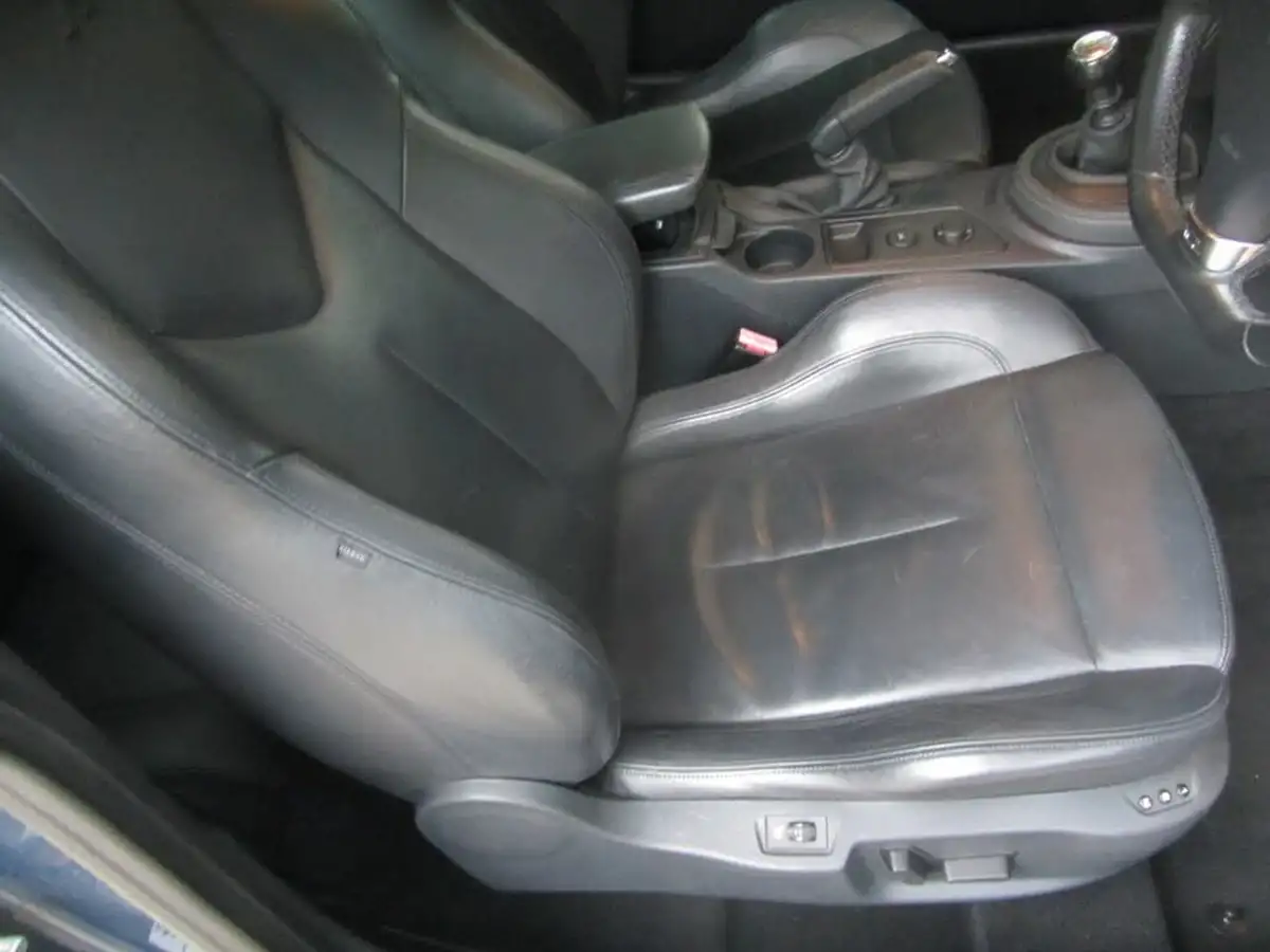 2011-peugeot-rcz-16-gt-200-big-7
