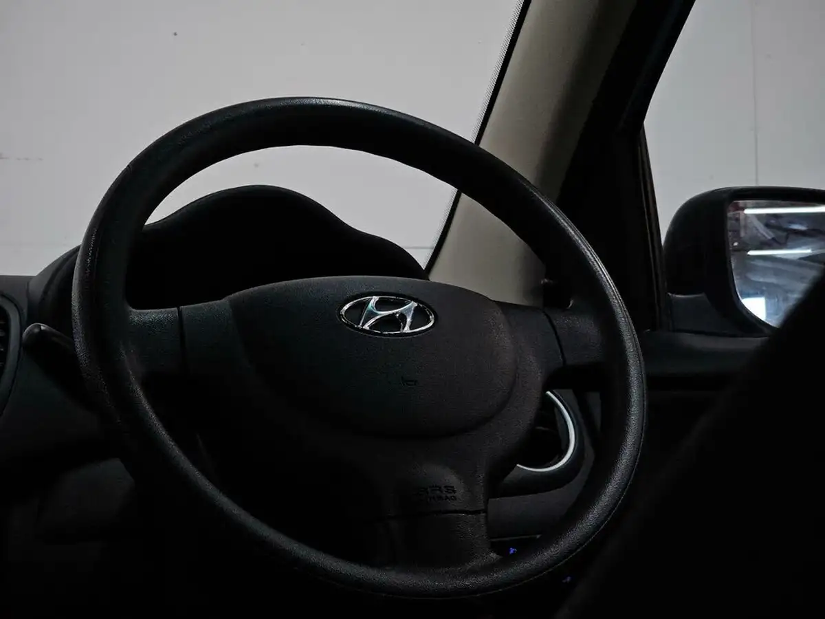 2012-hyundai-i10-12-classic-85bhp-big-26