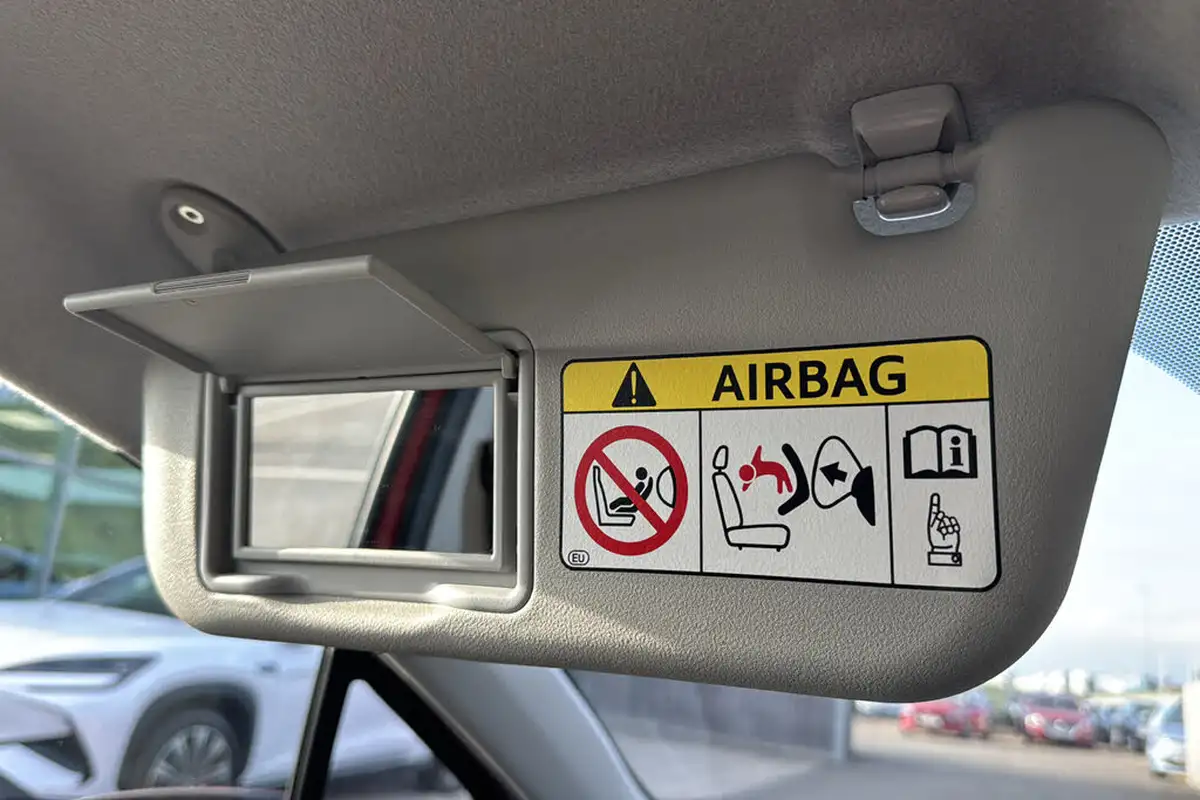 2018-toyota-yaris-15-vvt-i-icon-navi-hybrid-big-31