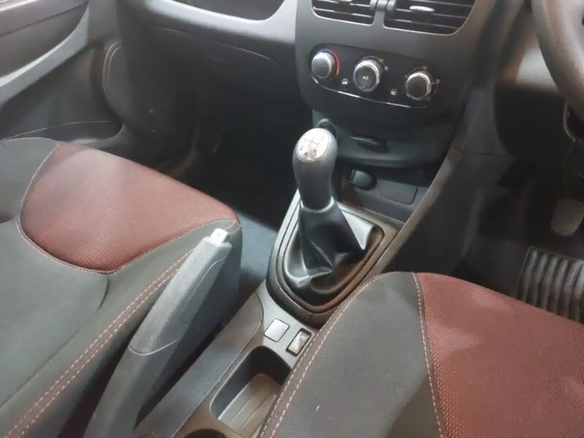2016-renault-clio-12-play-big-16