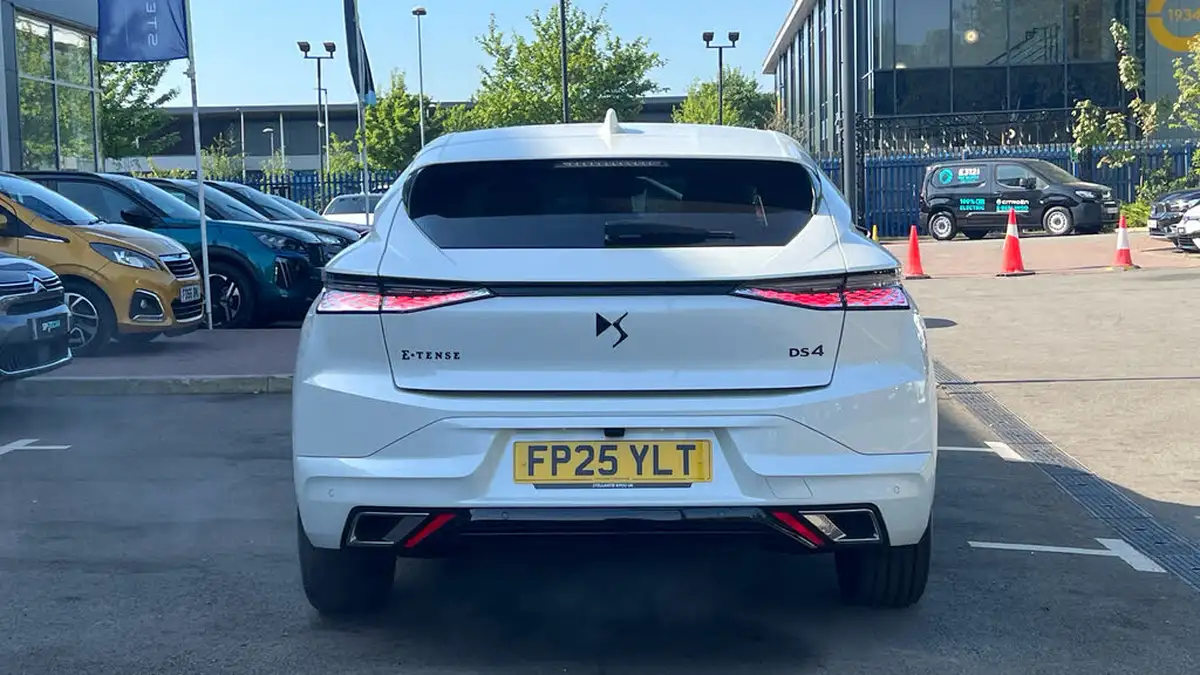 2024-ds-ds-4-e-tense-performance-line-nav-big-8
