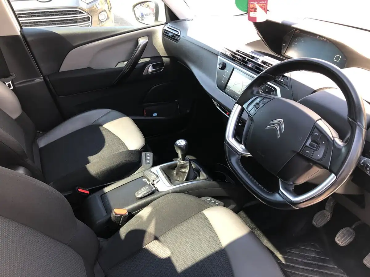 2017-citroen-grand-c4-picasso-16bluehdi-flair-big-7