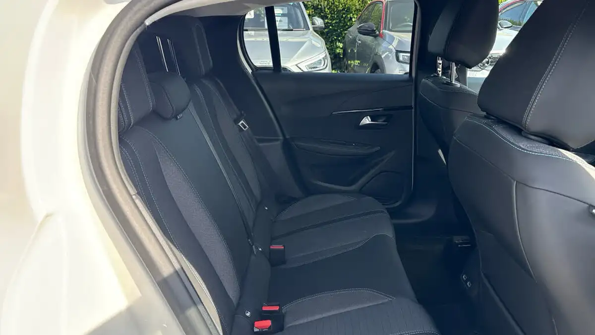 2021-peugeot-208-12-puretech-allure-100bhp-big-28