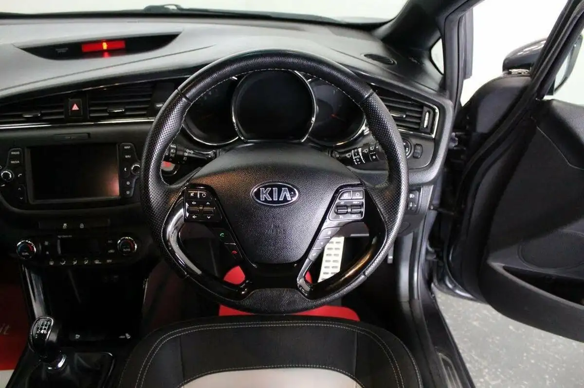 2017-kia-pro-ceed-16crdi-gt-line-big-40