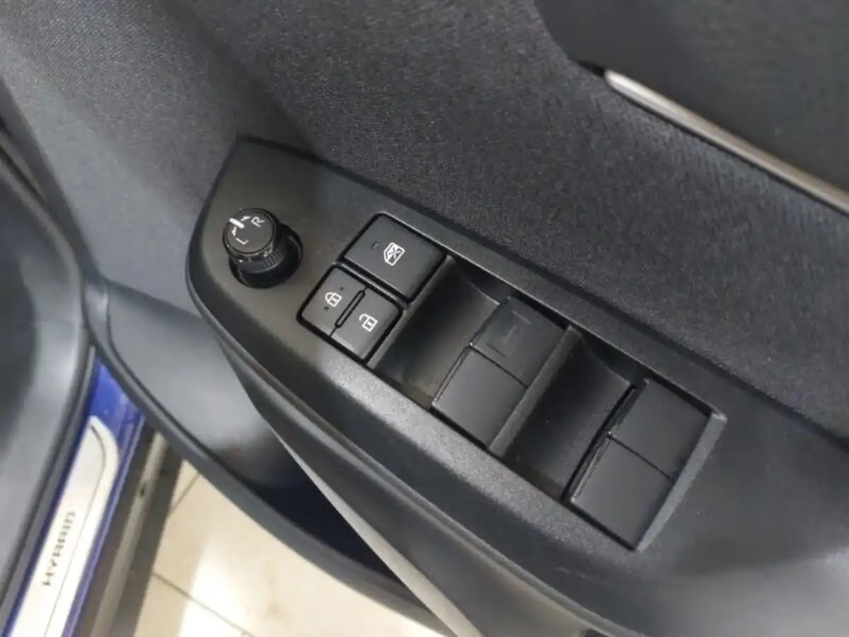 2023-toyota-yaris-cross-15-vvt-i-icon-big-11