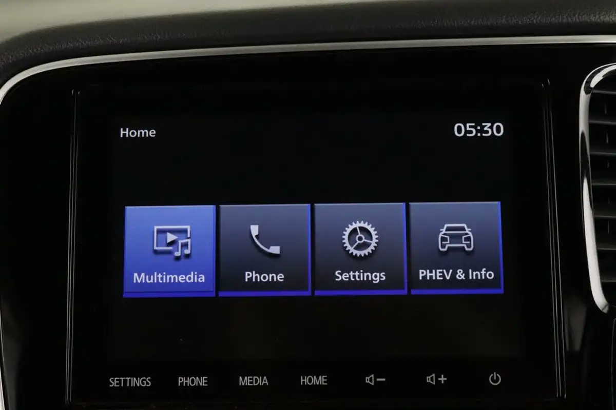 2019-mitsubishi-outlander-24-dynamic-phev-big-21